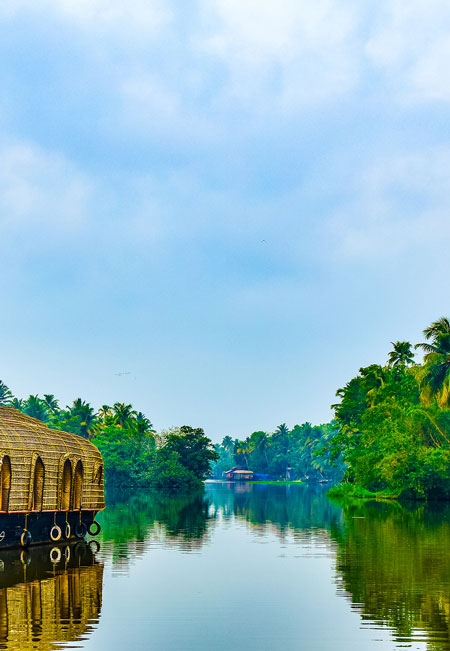 Enjoy a one-night cruise in a houseboat in Alleppey